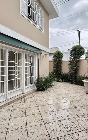 Casa para alugar com 189m², 3 quartos e 2 vagas Casa para alugar com 189m², 3 quartos e 2 vagasVaranda
