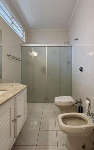 Casa para alugar com 189m², 3 quartos e 2 vagas Casa para alugar com 189m², 3 quartos e 2 vagasBanheiro Suíte