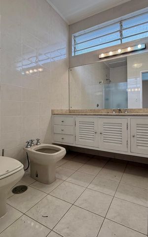 Casa para alugar com 189m², 3 quartos e 2 vagas Casa para alugar com 189m², 3 quartos e 2 vagasBanheiro Social