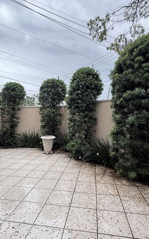Casa para alugar com 189m², 3 quartos e 2 vagas Casa para alugar com 189m², 3 quartos e 2 vagasVaranda
