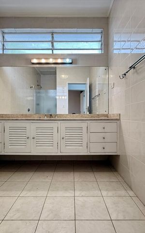 Casa para alugar com 189m², 3 quartos e 2 vagas Casa para alugar com 189m², 3 quartos e 2 vagasBanheiro Social