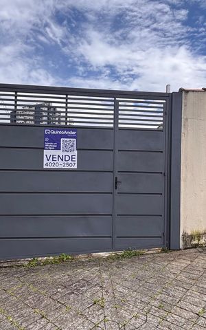 Casa à venda com 60m², 2 quartos e 2 vagas Casa à venda com 60m², 2 quartos e 2 vagasFachada