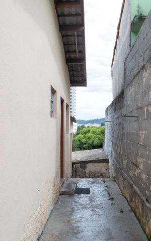 Casa à venda com 60m², 2 quartos e 2 vagasCorredor