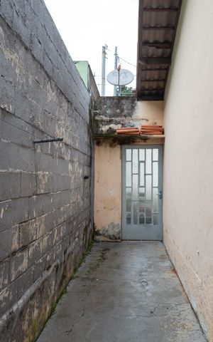 Casa à venda com 60m², 2 quartos e 2 vagasCorredor