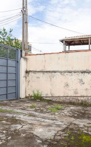 Casa à venda com 60m², 2 quartos e 2 vagasGaragem