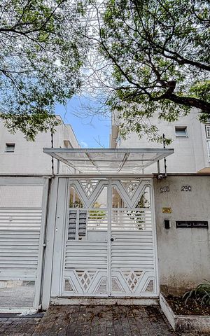 Casa para alugar com 160m², 3 quartos e 2 vagasFachada com Placa