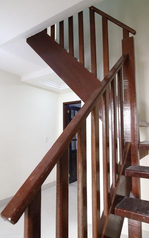 Casa para alugar com 100m², 3 quartos e 2 vagasEscada