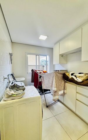Casa de condomínio à venda com 360m², 4 quartos e 4 vagas Casa de condomínio à venda com 360m², 4 quartos e 4 vagasLavanderia