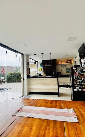 Casa de condomínio à venda com 360m², 4 quartos e 4 vagas Casa de condomínio à venda com 360m², 4 quartos e 4 vagasChurrasqueira