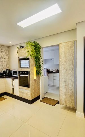 Casa de condomínio à venda com 360m², 4 quartos e 4 vagas Casa de condomínio à venda com 360m², 4 quartos e 4 vagasCozinha