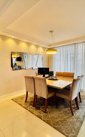 Casa de condomínio à venda com 360m², 4 quartos e 4 vagas Casa de condomínio à venda com 360m², 4 quartos e 4 vagasSala de jantar