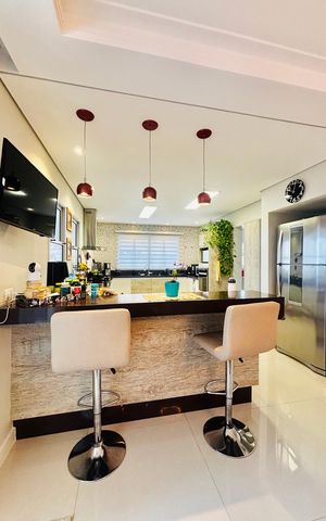 Casa de condomínio à venda com 360m², 4 quartos e 4 vagas Casa de condomínio à venda com 360m², 4 quartos e 4 vagasCozinha