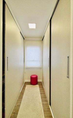 Casa de condomínio à venda com 360m², 4 quartos e 4 vagas Casa de condomínio à venda com 360m², 4 quartos e 4 vagasCloset da suíte 1
