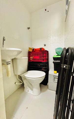 Casa de condomínio à venda com 360m², 4 quartos e 4 vagas Casa de condomínio à venda com 360m², 4 quartos e 4 vagasBanheiro