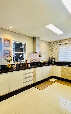 Casa de condomínio à venda com 360m², 4 quartos e 4 vagas Casa de condomínio à venda com 360m², 4 quartos e 4 vagasCozinha