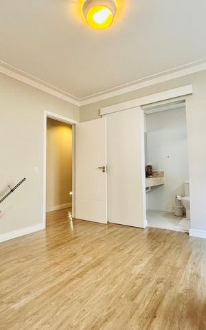 Casa de condomínio à venda com 360m², 4 quartos e 4 vagas Casa de condomínio à venda com 360m², 4 quartos e 4 vagasSuíte 4
