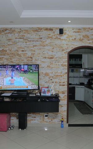 Casa à venda com 220m², 3 quartos e 2 vagas Casa à venda com 220m², 3 quartos e 2 vagasSala