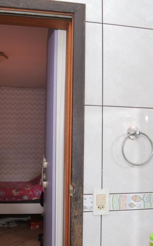 Casa à venda com 220m², 3 quartos e 2 vagas Casa à venda com 220m², 3 quartos e 2 vagasBanheiro suíte 3