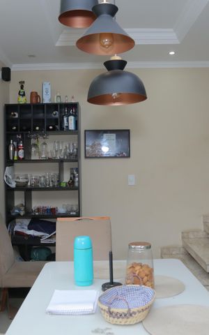 Casa à venda com 220m², 3 quartos e 2 vagas Casa à venda com 220m², 3 quartos e 2 vagasSala