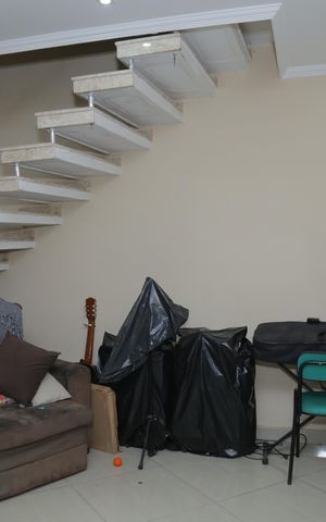 Casa à venda com 220m², 3 quartos e 2 vagas Casa à venda com 220m², 3 quartos e 2 vagasSala