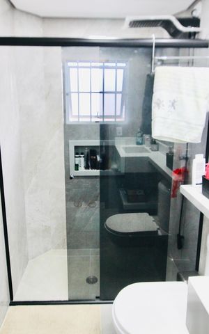 Casa para alugar com 100m², 2 quartos e 2 vagas Casa para alugar com 100m², 2 quartos e 2 vagasBanheiro da Suíte 1