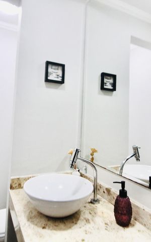 Casa para alugar com 100m², 2 quartos e 2 vagas Casa para alugar com 100m², 2 quartos e 2 vagasBanheiro