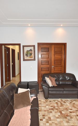 Casa de condomínio à venda com 1000m², 5 quartos e 4 vagasSala