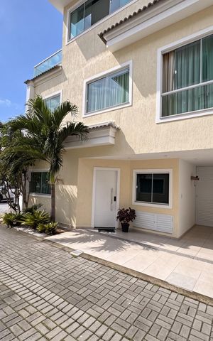 Casa de condomínio à venda com 147m², 4 quartos e 3 vagas Casa de condomínio à venda com 147m², 4 quartos e 3 vagasFachada