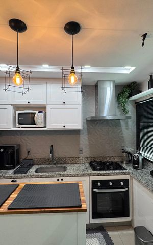 Casa de condomínio à venda com 147m², 4 quartos e 3 vagas Casa de condomínio à venda com 147m², 4 quartos e 3 vagasCozinha