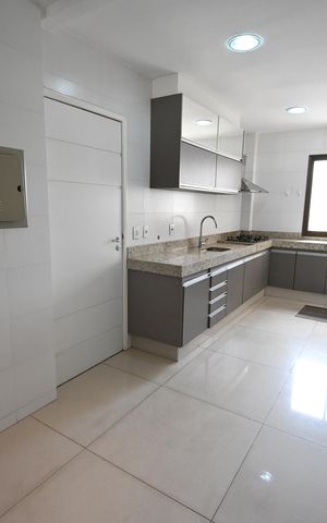 Apartamento para alugar com 140m², 4 quartos e 2 vagas