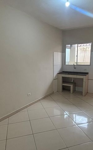 Casa para alugar com 39m², 1 quarto e sem vaga