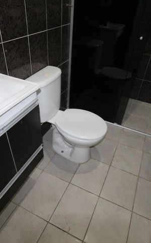 Casa para alugar com 70m², 3 quartos e 2 vagasBanheiro