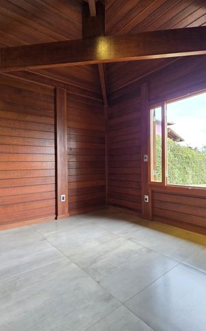 Casa de condomínio à venda com 263m², 4 quartos e 6 vagas Casa de condomínio à venda com 263m², 4 quartos e 6 vagasQuarto