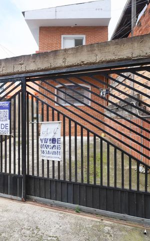 Casa para alugar com 158m², 4 quartos e 2 vagasFachada