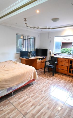 Casa à venda com 330m², 3 quartos e 4 vagas