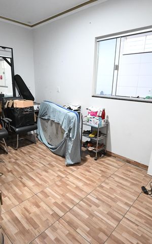Casa à venda com 330m², 3 quartos e 4 vagas