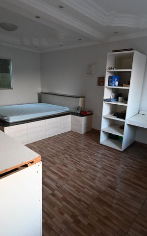 Casa à venda com 330m², 3 quartos e 4 vagas