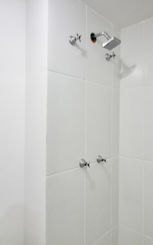 Apartamento à venda com 42m², 2 quartos e 1 vaga Apartamento à venda com 42m², 2 quartos e 1 vagaBanheiro 1