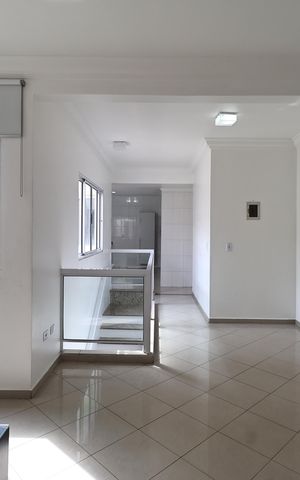 Casa para alugar com 250m², 4 quartos e 2 vagas Casa para alugar com 250m², 4 quartos e 2 vagasSala