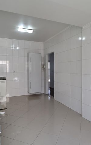 Casa para alugar com 250m², 4 quartos e 2 vagas Casa para alugar com 250m², 4 quartos e 2 vagasCozinha