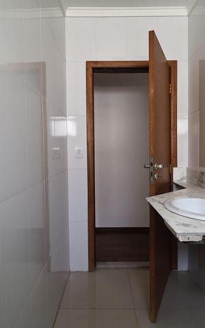 Casa para alugar com 250m², 4 quartos e 2 vagas Casa para alugar com 250m², 4 quartos e 2 vagasBanheiro