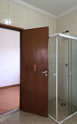 Casa para alugar com 250m², 4 quartos e 2 vagas Casa para alugar com 250m², 4 quartos e 2 vagasBanheiro da Suíte