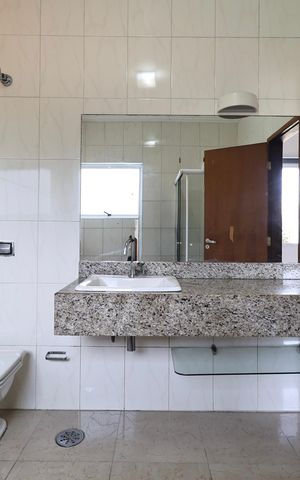 Casa para alugar com 250m², 4 quartos e 2 vagas Casa para alugar com 250m², 4 quartos e 2 vagasBanheiro da Suíte
