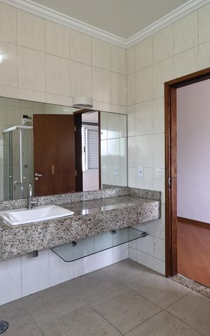Casa para alugar com 250m², 4 quartos e 2 vagas Casa para alugar com 250m², 4 quartos e 2 vagasBanheiro da Suíte