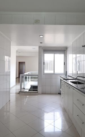 Casa para alugar com 250m², 4 quartos e 2 vagas Casa para alugar com 250m², 4 quartos e 2 vagasCozinha