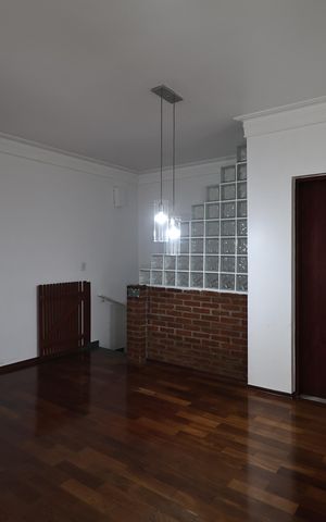 Casa para alugar com 250m², 4 quartos e 2 vagas Casa para alugar com 250m², 4 quartos e 2 vagasSala de tv