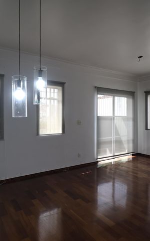 Casa para alugar com 250m², 4 quartos e 2 vagas Casa para alugar com 250m², 4 quartos e 2 vagasSala de tv