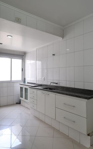 Casa para alugar com 250m², 4 quartos e 2 vagas Casa para alugar com 250m², 4 quartos e 2 vagasCozinha