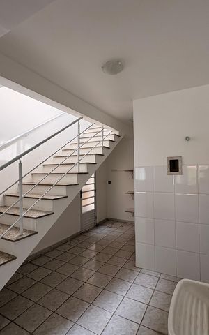 Casa para alugar com 250m², 4 quartos e 2 vagas Casa para alugar com 250m², 4 quartos e 2 vagasLavanderia