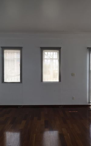 Casa para alugar com 250m², 4 quartos e 2 vagas Casa para alugar com 250m², 4 quartos e 2 vagasSala de tv